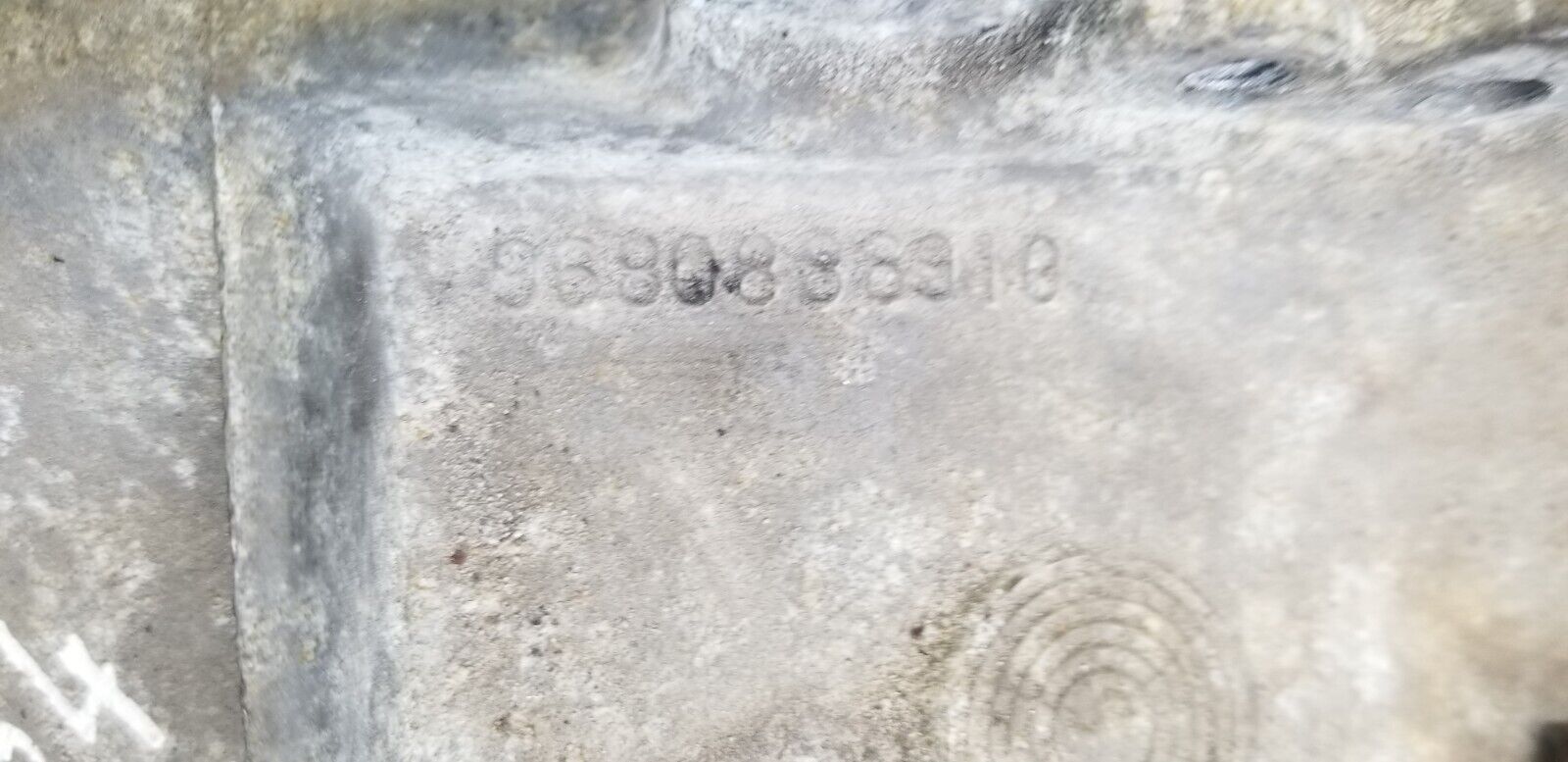 Used Peugeot 1.6 petrol manual gearbox part 9680886910