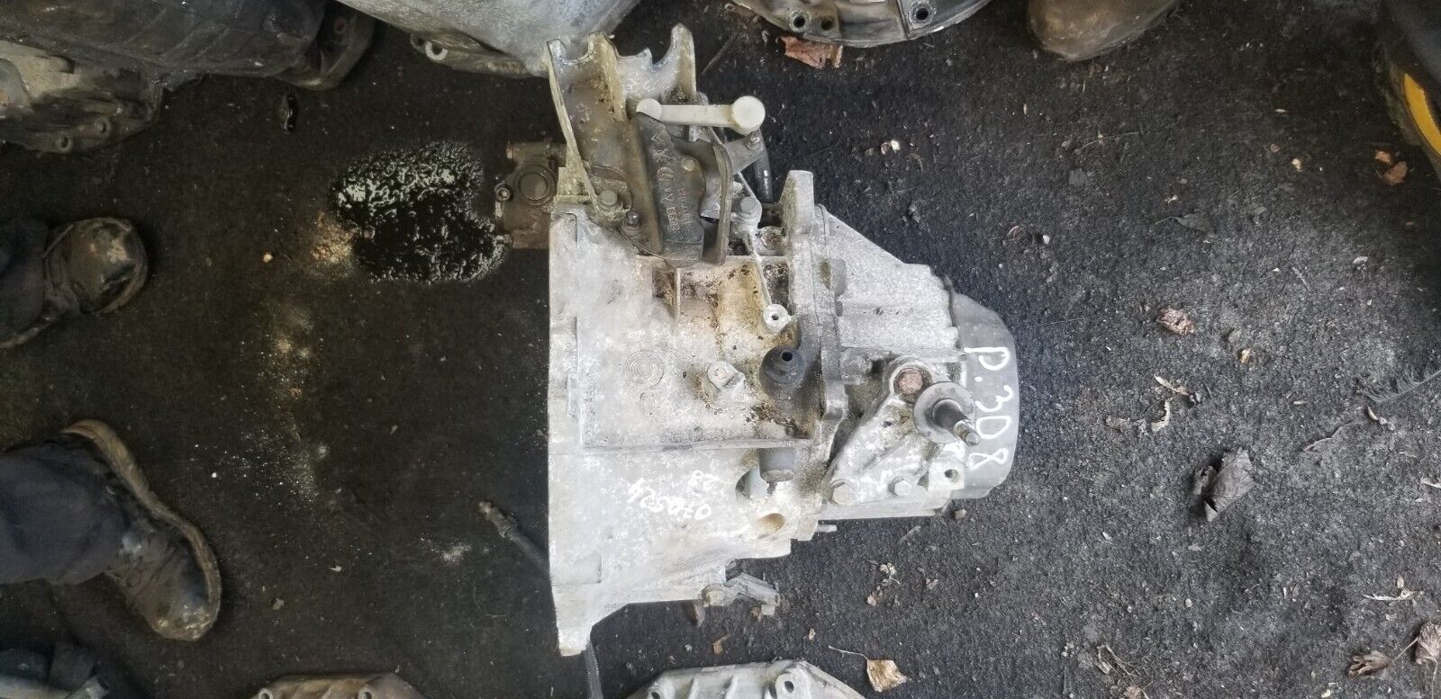 Peugeot 308 Mk1 5-speed gearbox 9680886910 front view