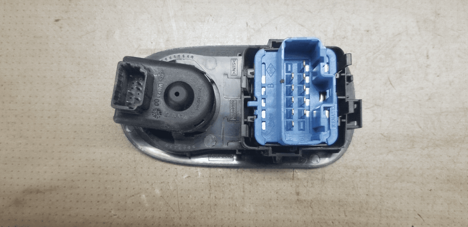 RENAULT MASTER WINDOW CONTROL SWITCH FRONT RIGHT 2.3L DSL MAN 2015 - Image 4