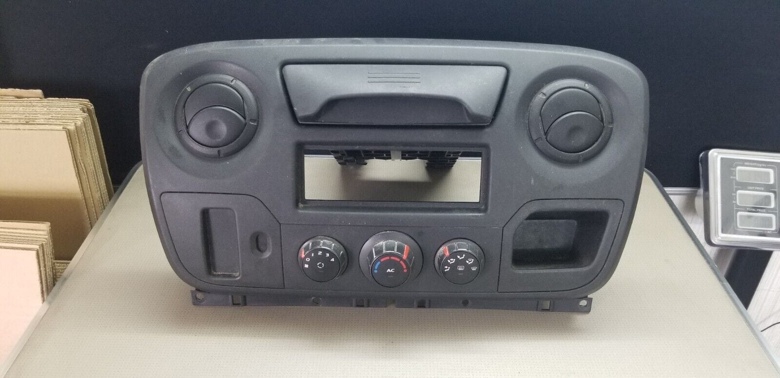 Renault Master Mk3 heater control unit 275100013R-B2 front view