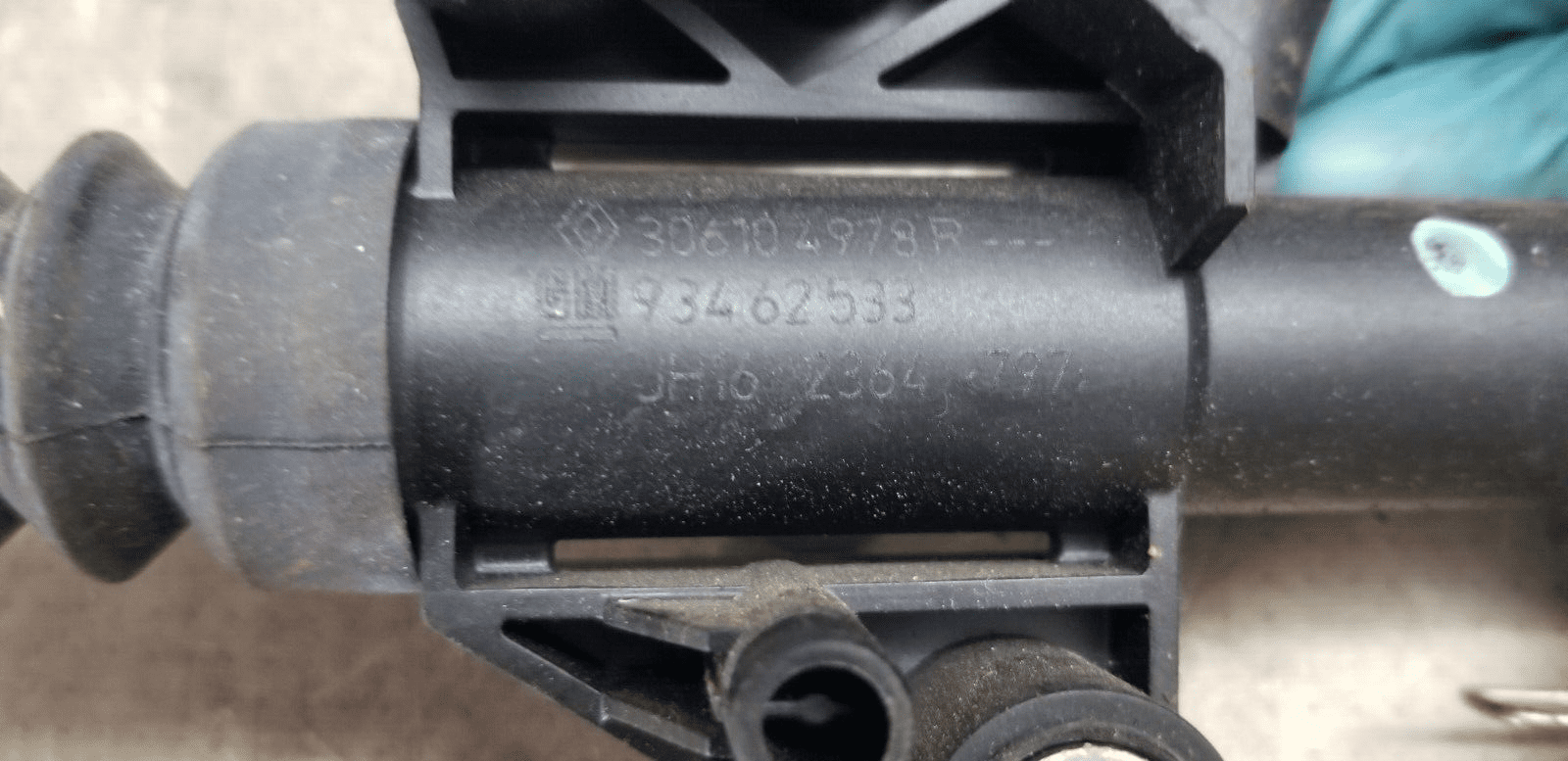 Renault Trafic 2015-2020 1.6 Diesel R9M452 Clutch Master Cylinder 306104978R - Image 4