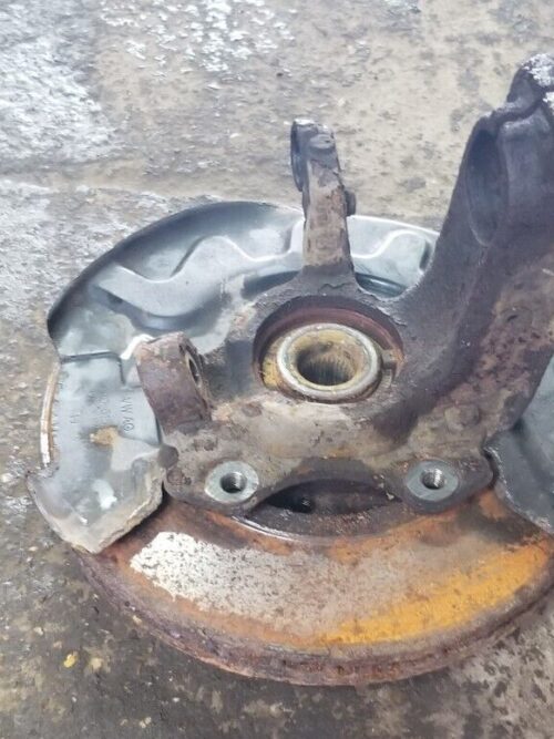 Angle view of Skoda Rapid Spaceback 1.6 TDI front left hub knuckle 2012-2019