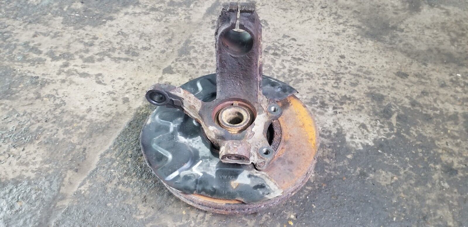 Front left wheel hub knuckle for Skoda Rapid 1.6 TDI (2012-19)