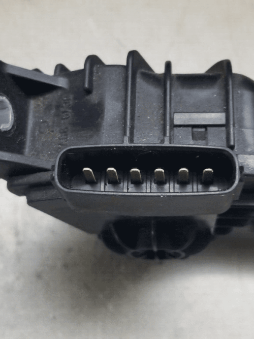 Electrical connector of Toyota Land Cruiser accelerator pedal 78120-60350
