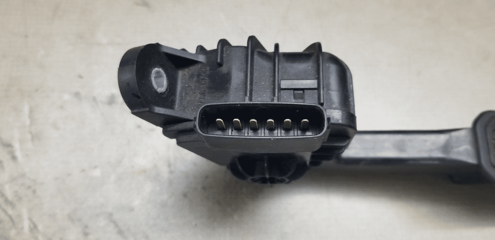 Electrical connector of Toyota Land Cruiser accelerator pedal 78120-60350