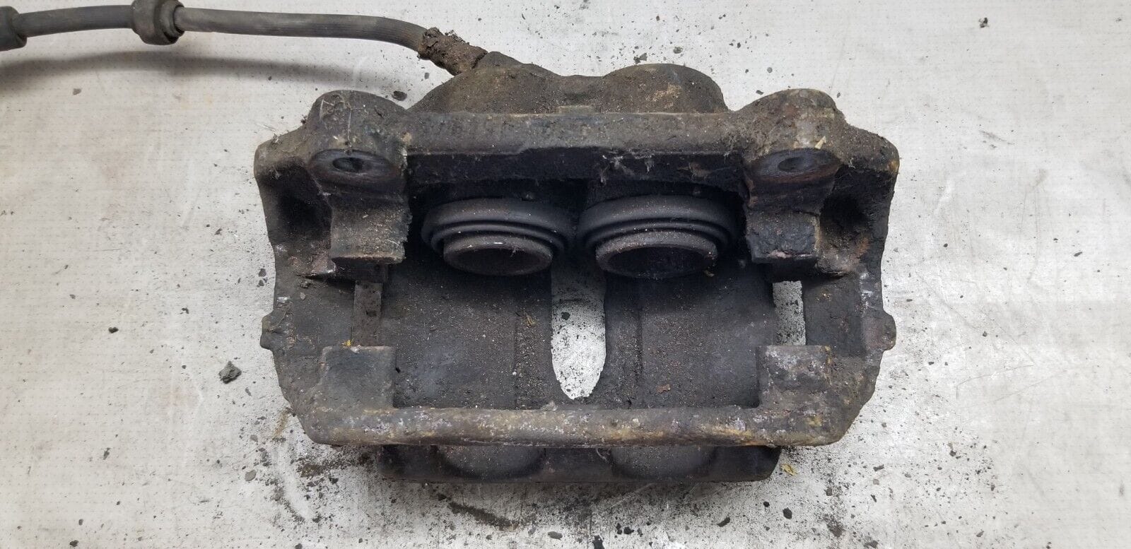 VAUXHALL VIVARO Brake Caliper Passenger Front 2013 2.0 Diesel - Image 6