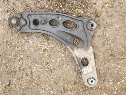 VAUXHALL VIVARO / TRAFIC FRONT PASSENGER / LEFT SIDE LOWER WISHBONE 8200395007