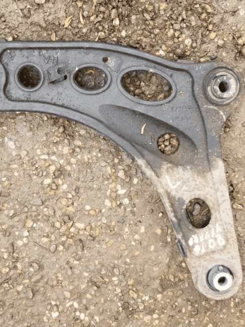 VAUXHALL VIVARO / TRAFIC FRONT PASSENGER / LEFT SIDE LOWER WISHBONE 8200395007