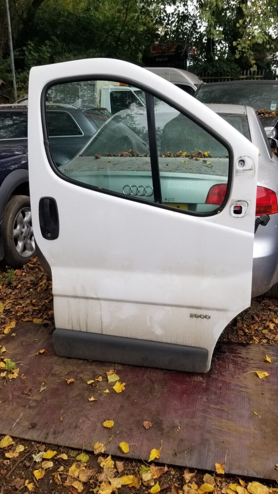 VIVARO TRAFIC PRIMASTAR - Drivers Right O/S Manual Front Door White (01-14)