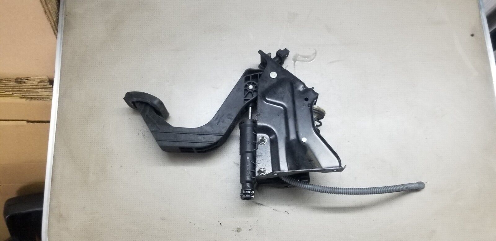 VW CrafterClutch Pedal Master Cylinder 2015 A9062900212 - Image 3