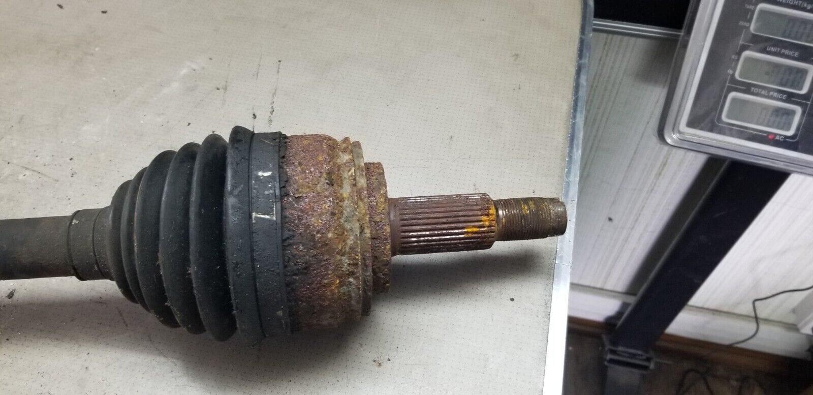 Vauxhall Vivaro 2.0 DCI 6 Speed 07-14 Driver Side O/S Driveshaft - Image 3