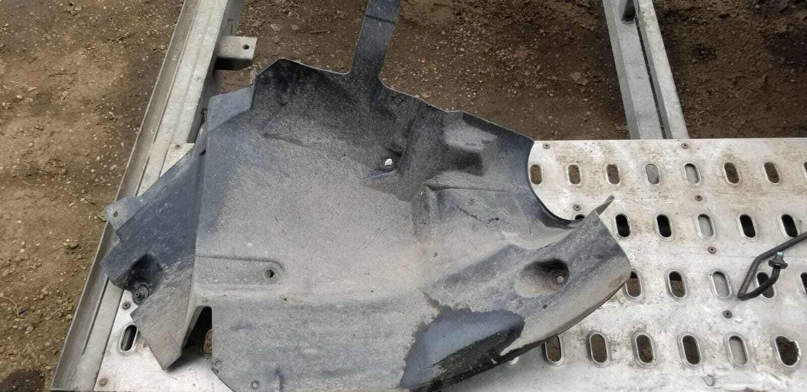 Wheel arch liner with part number A2076901330 - Image 4