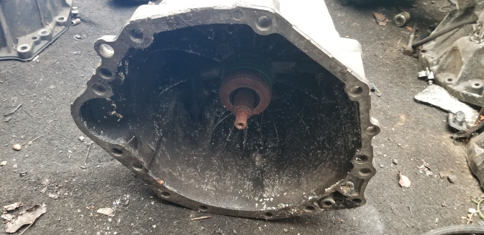 Side view of Volkswagen Crafter manual gearbox HVW9062606800