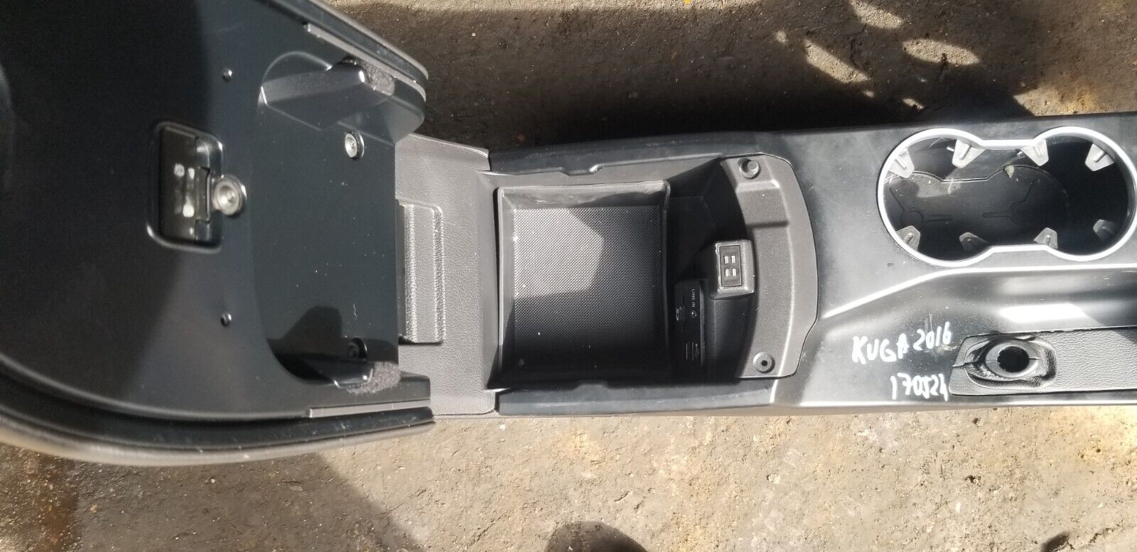 2016 Ford Kuga Titanium X TDCI Centre Console Armrest - Image 4