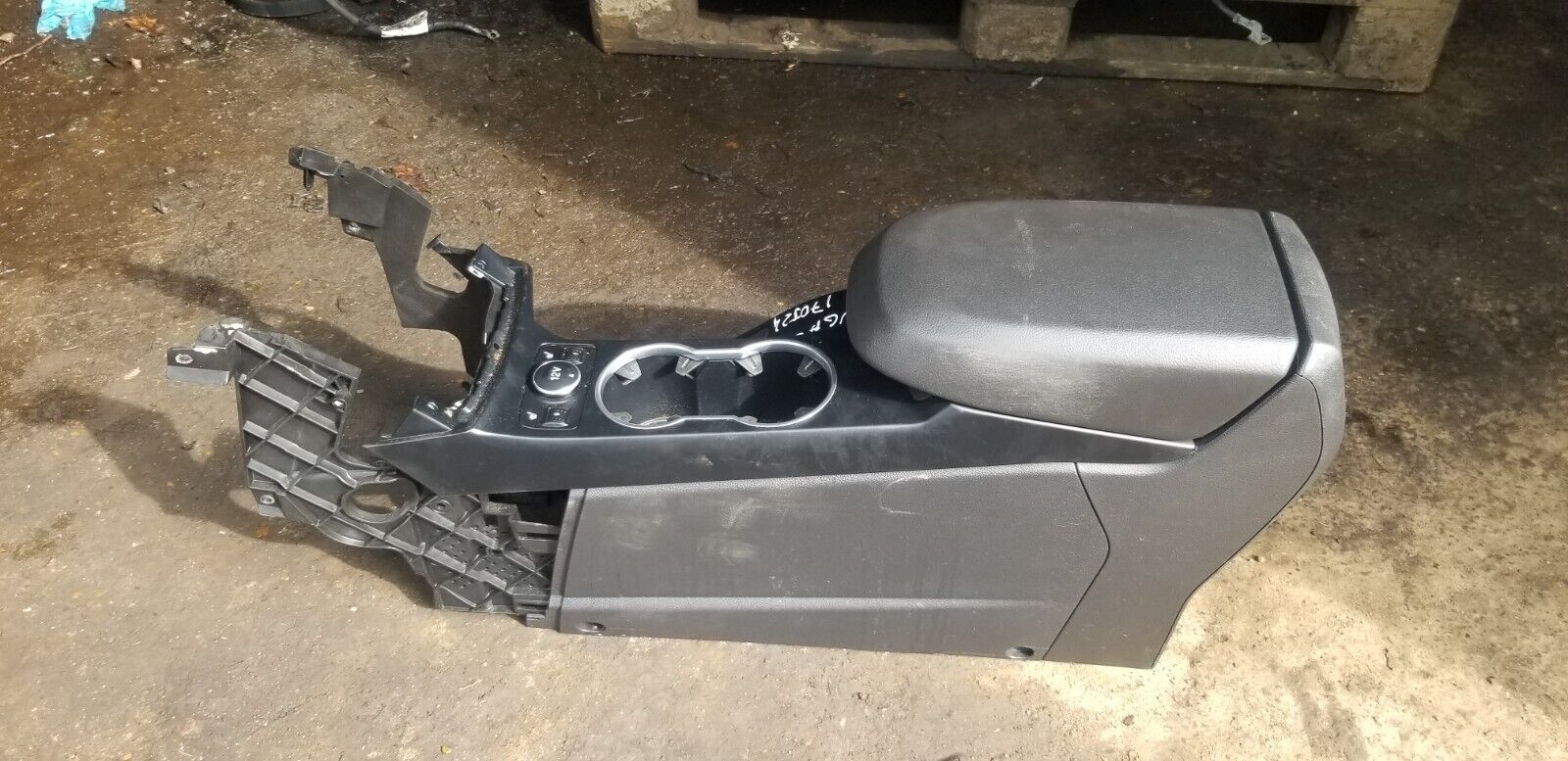 2016 Ford Kuga Titanium X TDCI Centre Console Armrest - Image 6