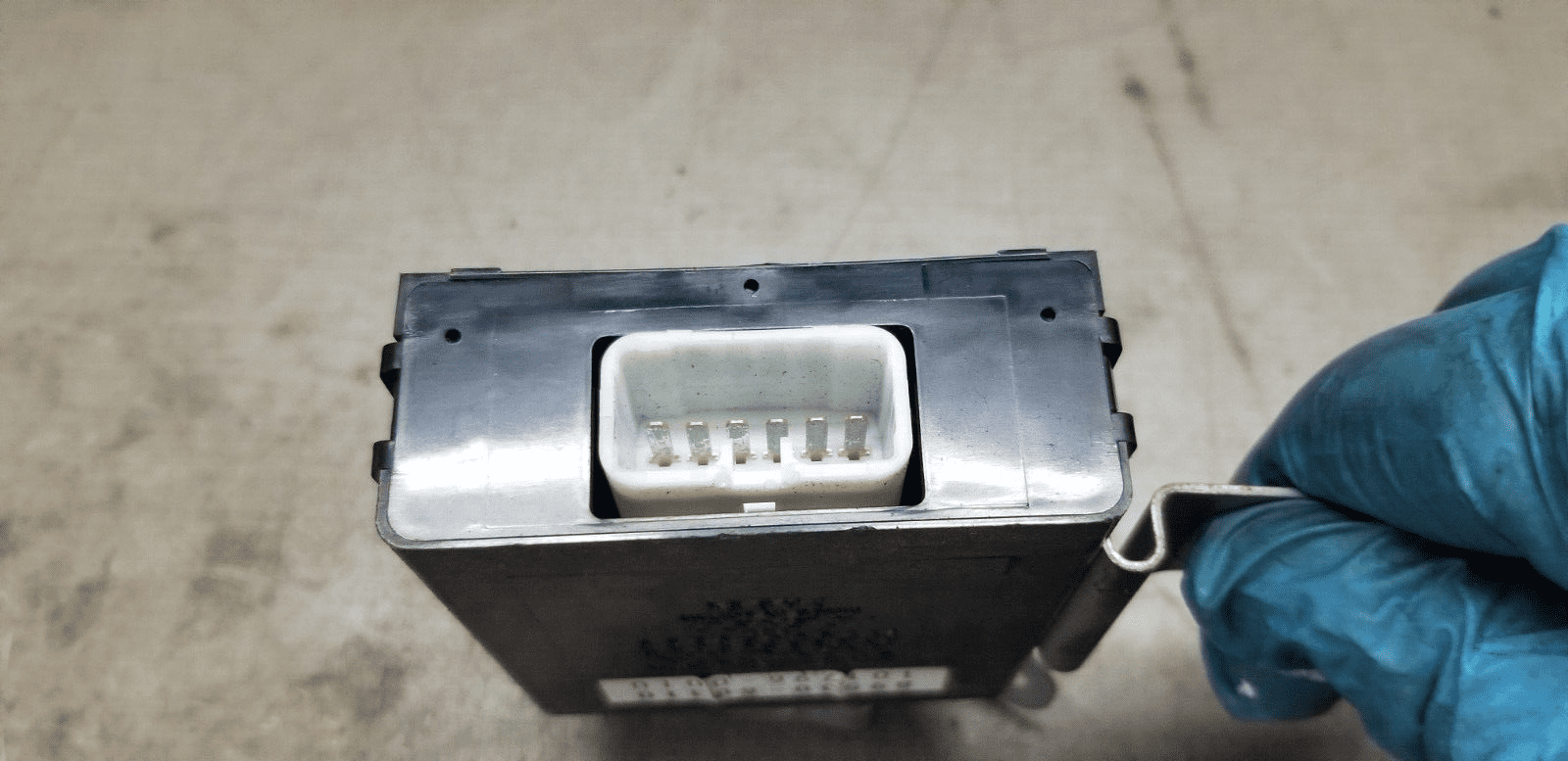 BFD029064 2005 TOYOTA LAND CRUISER 3.0 LWB 4WD CONTROL ECU 89530-60310 - Image 3