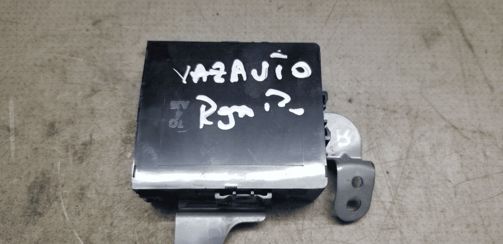 BFD029064 2005 TOYOTA LAND CRUISER 3.0 LWB 4WD CONTROL ECU 89530-60310 - Image 4