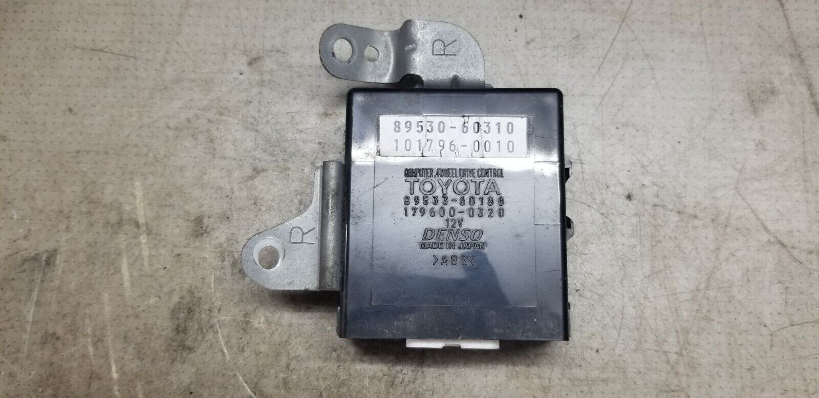 BFD029064 2005 TOYOTA LAND CRUISER 3.0 LWB 4WD CONTROL ECU 89530-60310