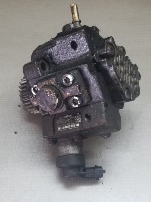 Rear view of OEM fuel pump H8200912103 Renault Master