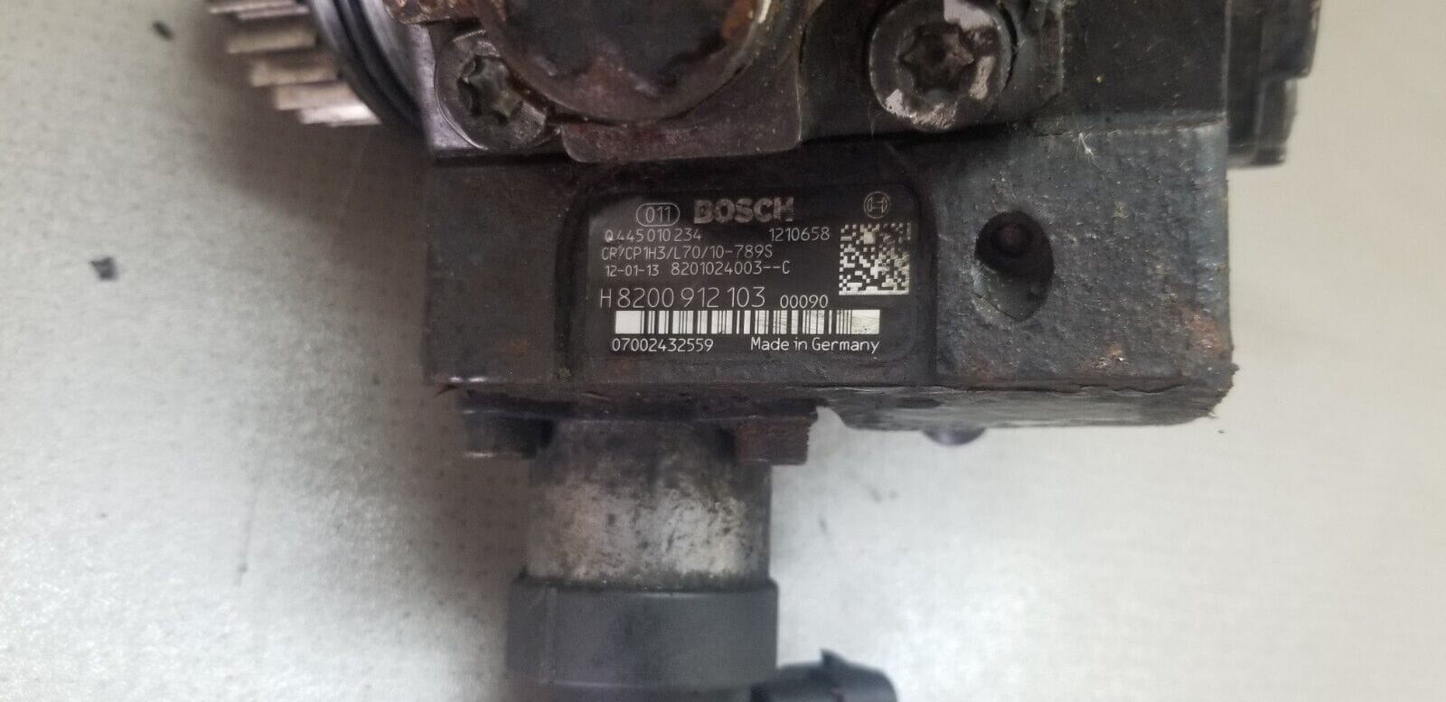 Part number close-up of fuel pump 0445010234 Vauxhall Movano Vivaro