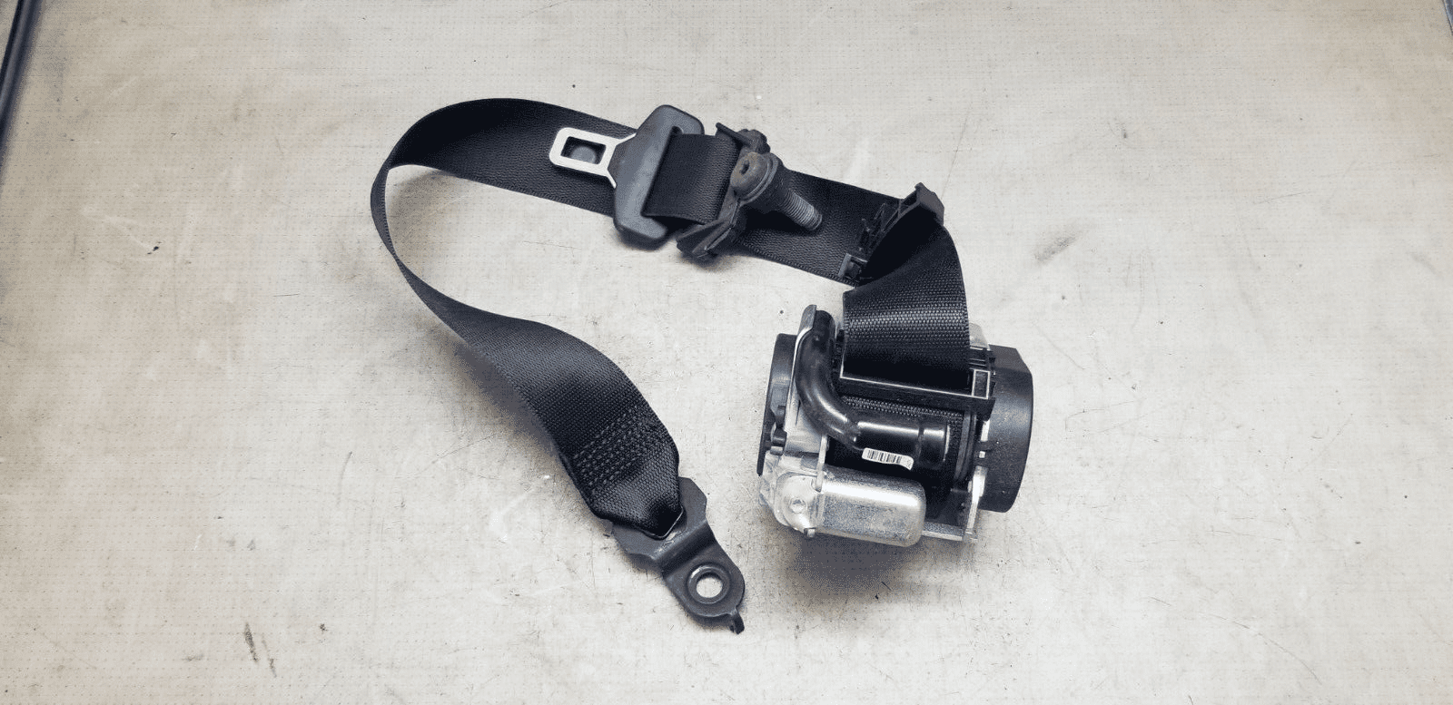 Mercedes W207 rear left seat belt A2078601585 front view