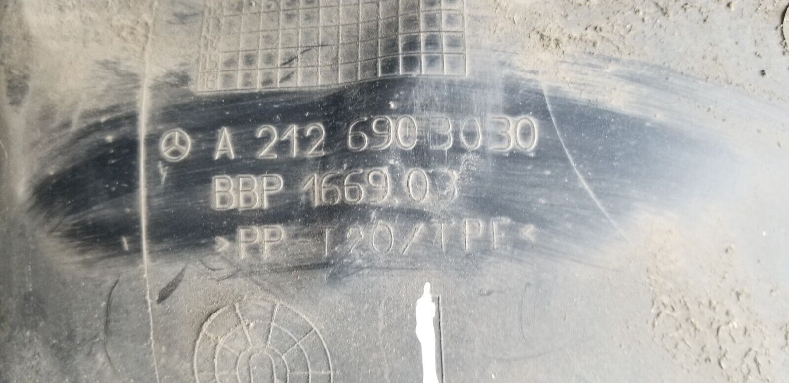 MERCEDES BENZ E W212 2045 Inner Fender Splash Guard Left A2126903030 - Image 4