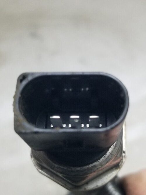 Side view of Mercedes-Benz W212 2.1 diesel fuel rail A6510700595