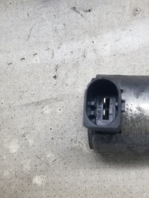 Fuel injector connection points on Mercedes W212 2.1 diesel fuel rail