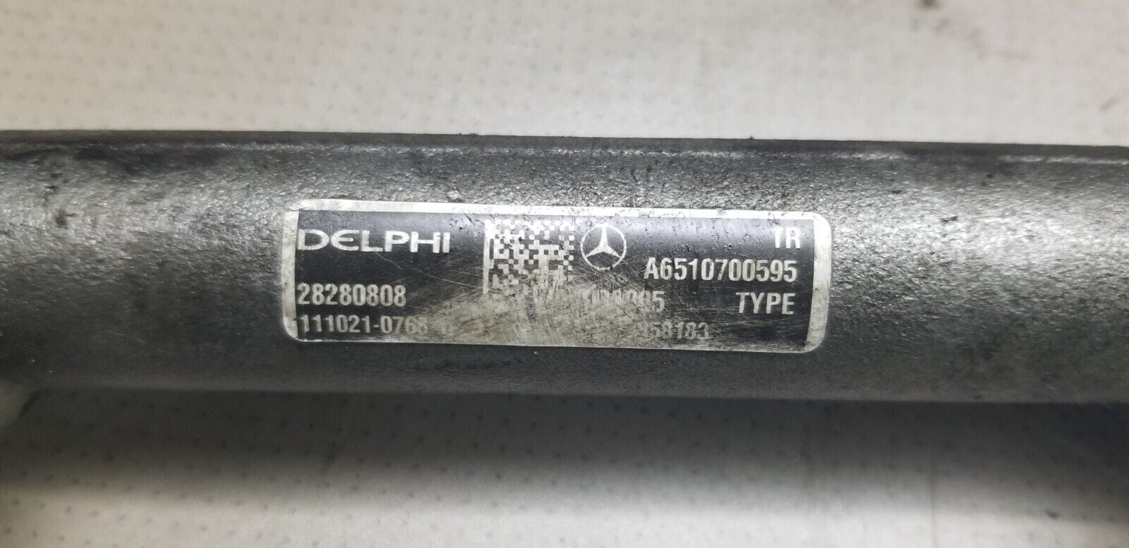 Genuine Mercedes E-Class W212 2.1 diesel fuel rail A6510700595