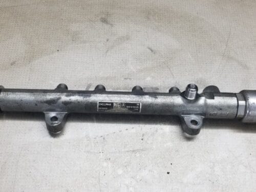 Top view of Mercedes-Benz 2.1 CDI fuel rail A6510700595