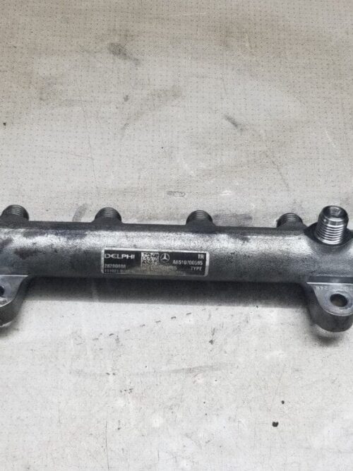 Top view of Mercedes-Benz 2.1 CDI fuel rail A6510700595
