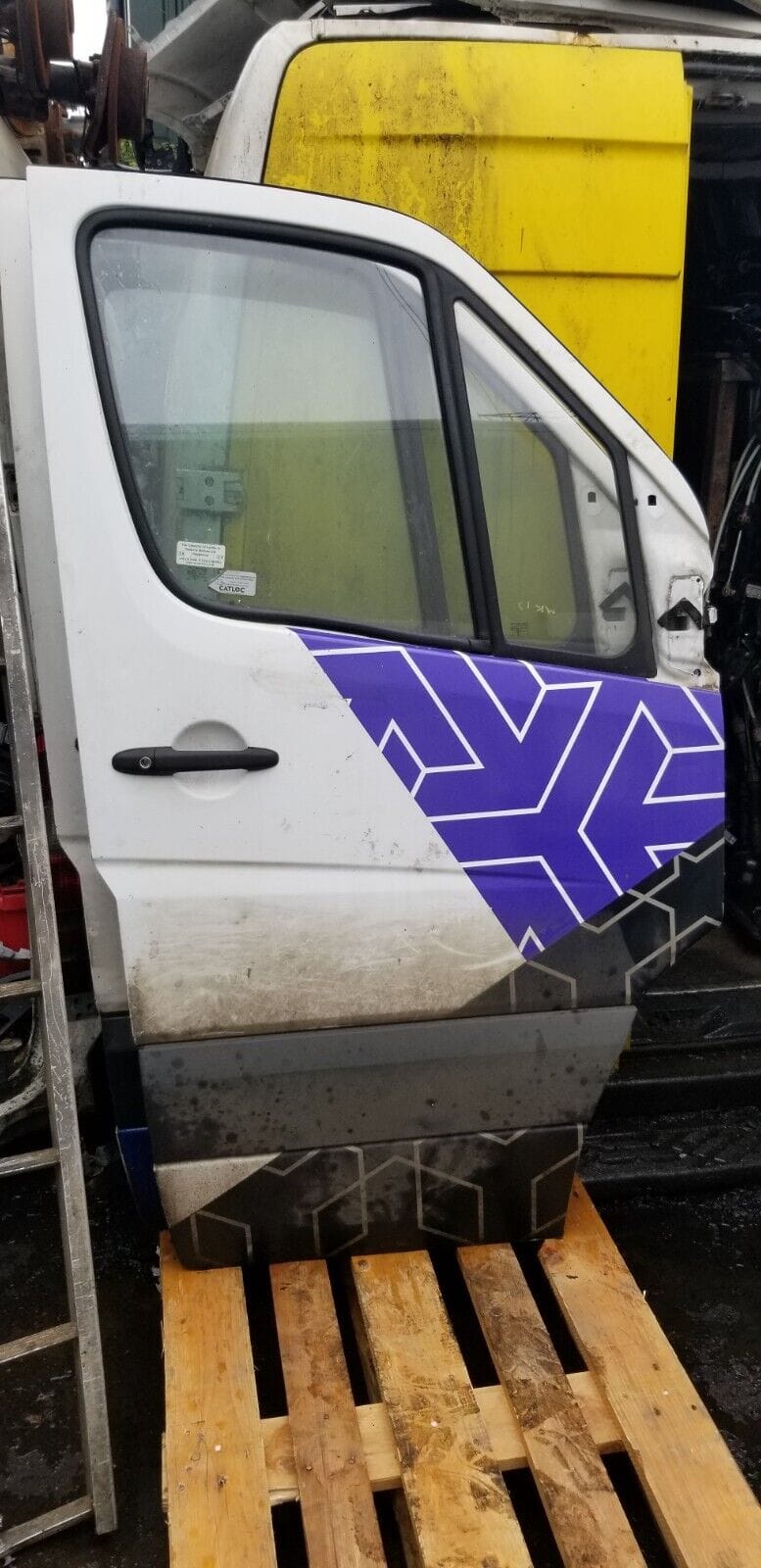 MERCEDES BENZ SPRINTER W906 VOLKSWAGEN CRAFTER DRIVER SIDE FRONT WHITE DOOR