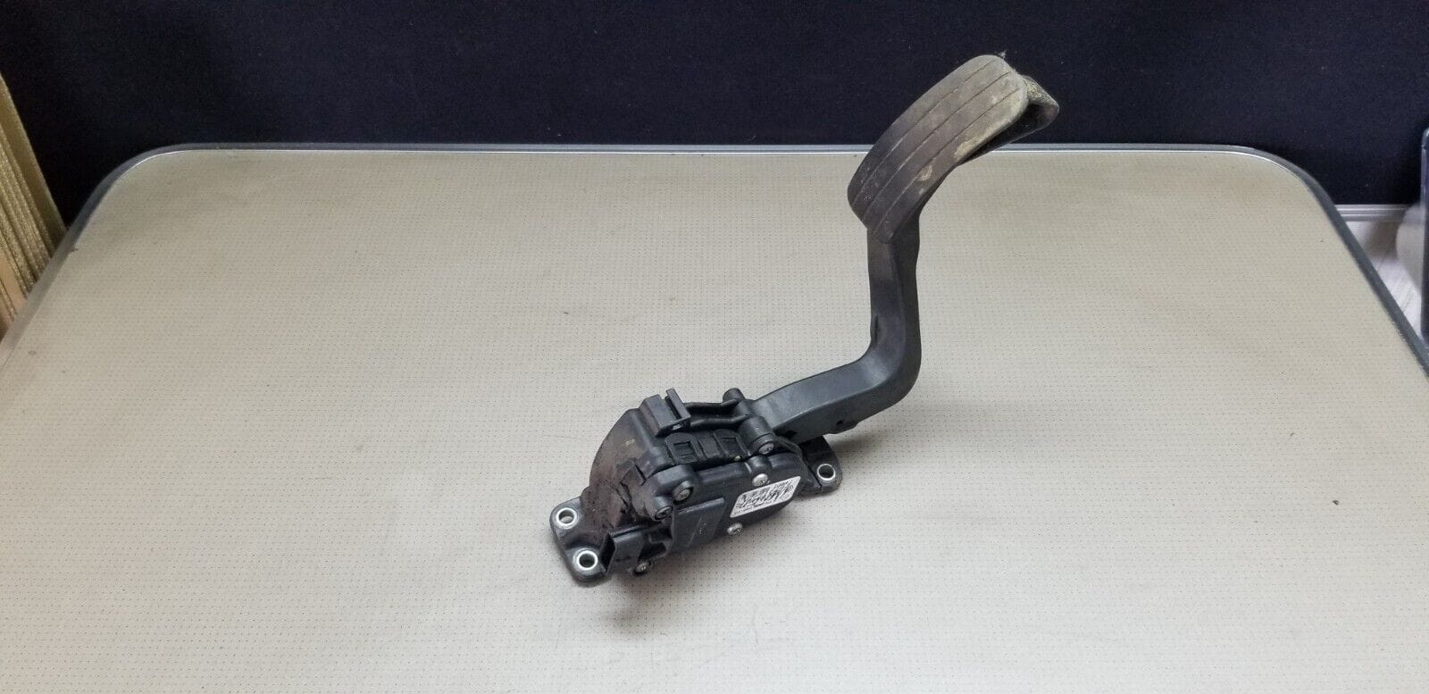 MERCEDES BENZ VITO THROTTLE ACCELERATOR PEDAL A9063000404 - Image 3