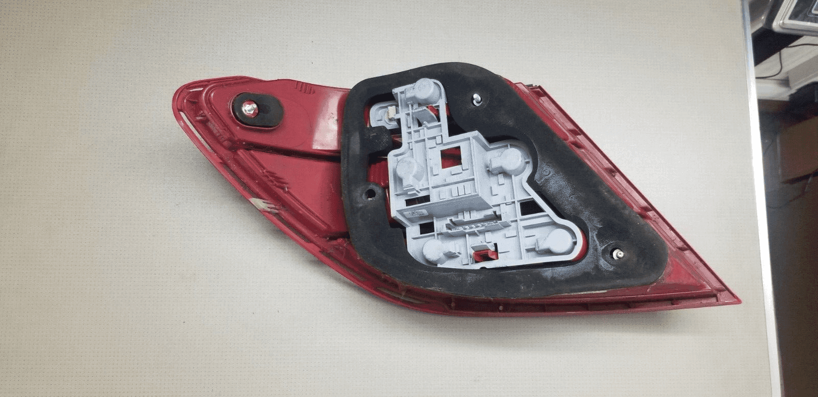 Genuine Mercedes W204 right tail light replacement – 2011 C200 Saloon