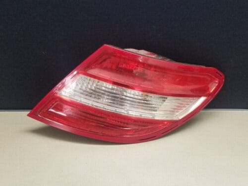 Mercedes W204 C-Class right tail light (A2048200264) for 2011 C200 Saloon