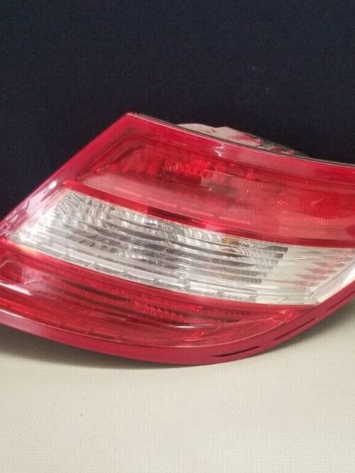Mercedes W204 C-Class right tail light (A2048200264) for 2011 C200 Saloon