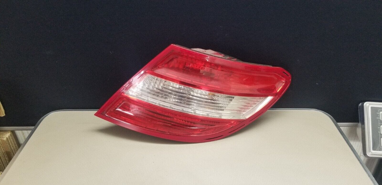 Mercedes W204 C-Class right tail light (A2048200264) for 2011 C200 Saloon