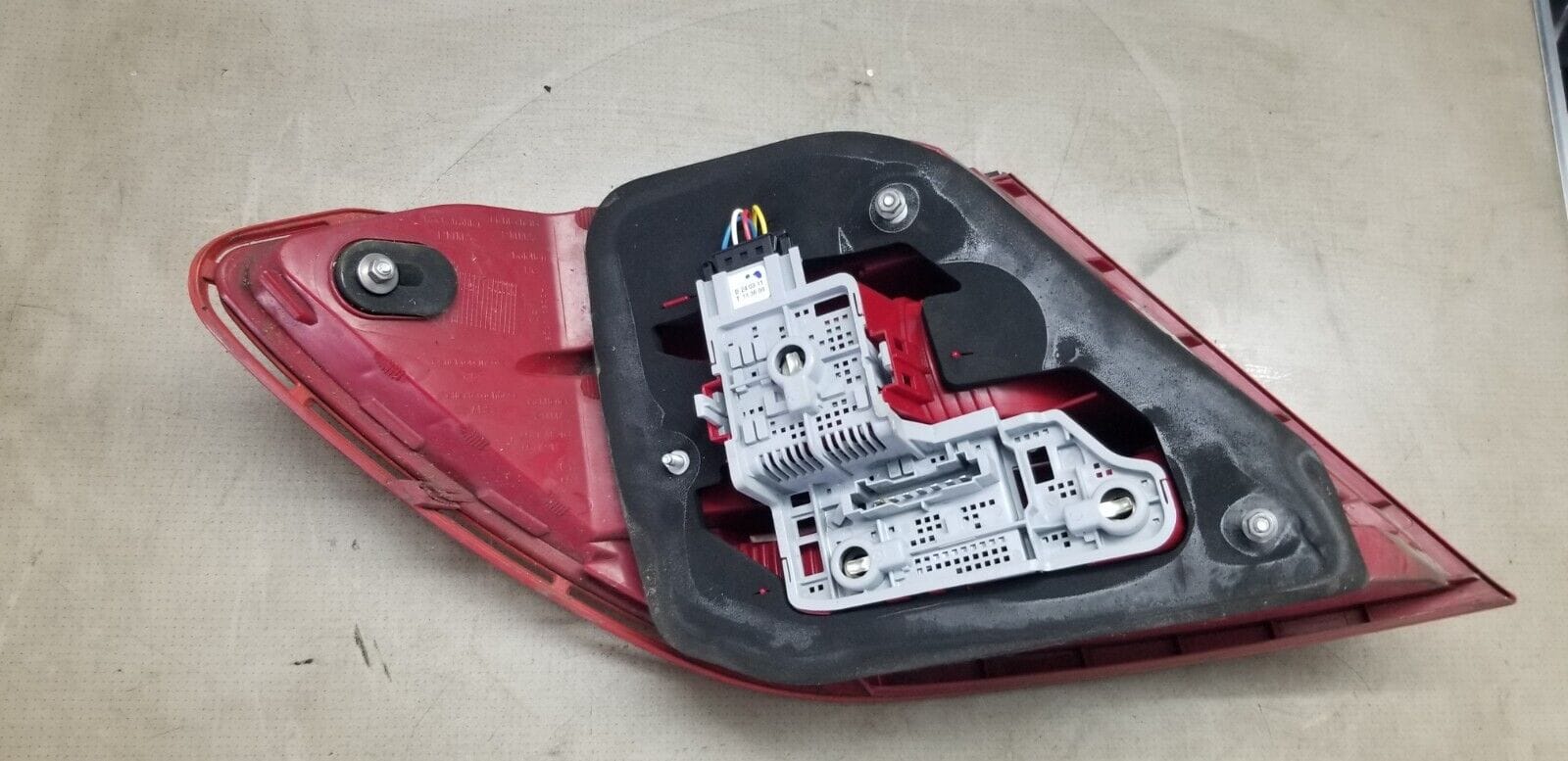 Mercedes Benz C Class Tail Light Drivers Side A2048205864 |O - Image 5