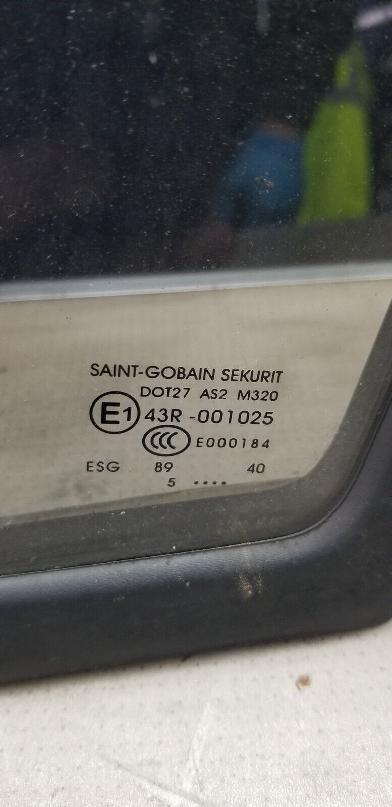 Mercedes Sprinter Quarter Glass Front Left W906 2.1L Diesel 2015 - Image 3