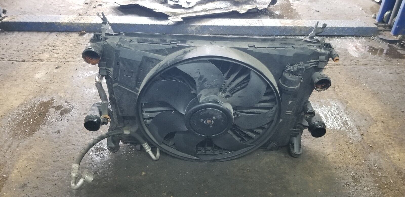 Mercedes-Benz W204 C Class 220 2011 Genuine Front Radiators Pack - Image 3