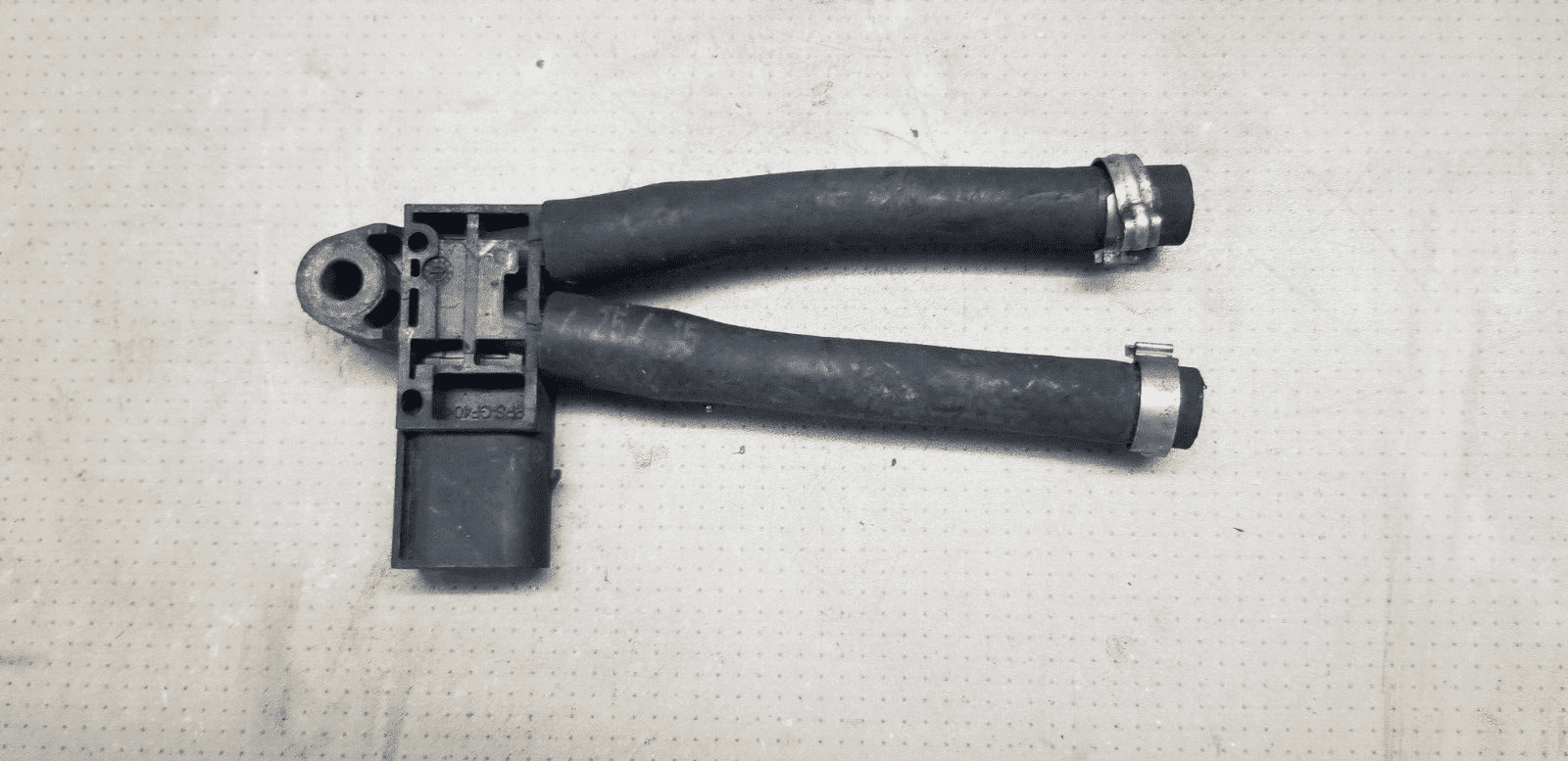 Mercedes E Class DPF EXHAUST PRESSURE SENSOR A6429050200 2014 W212 - Image 3