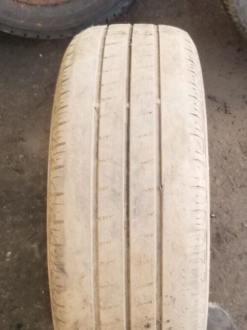 Tread pattern on used 235/65R16C commercial tyre