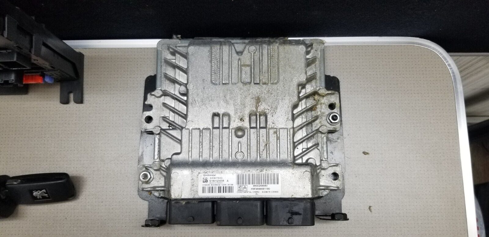 Peugeot 308 MK1 T7 1.6 HDI ECU KIT / 9800268980 / 9666681180/ 2011 2013 - Image 4