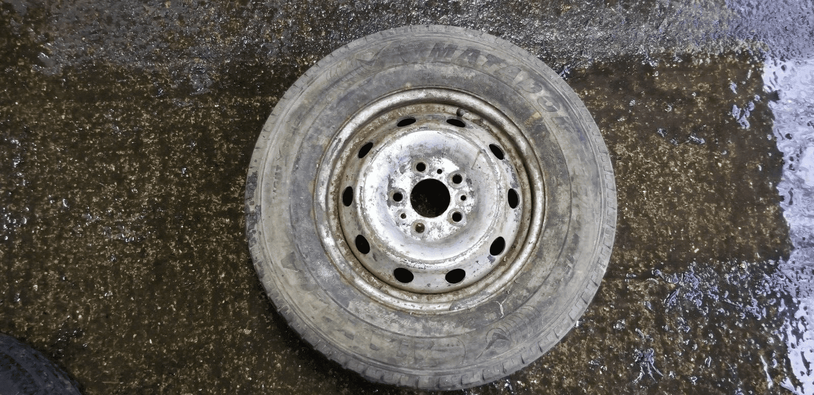 PEUGEOT BOXER STEEL WHEEL & TYRE - 215/70/R15C