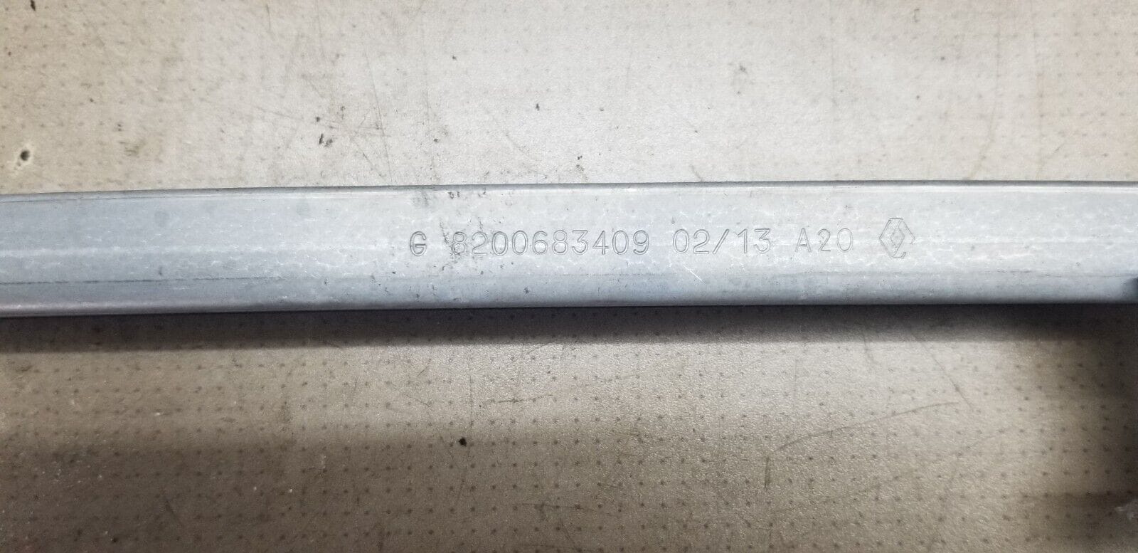 Renault Master Mk3 Lm35 Dci S/r Lwb 2015 WINDOW GUIDE CHANNEL (N/S/F) 8200683409 - Image 3