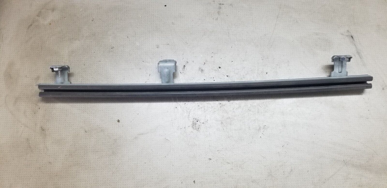 Renault Master Mk3 Lm35 Dci S/r Lwb 2015 WINDOW GUIDE CHANNEL (N/S/F) 8200683409 - Image 4