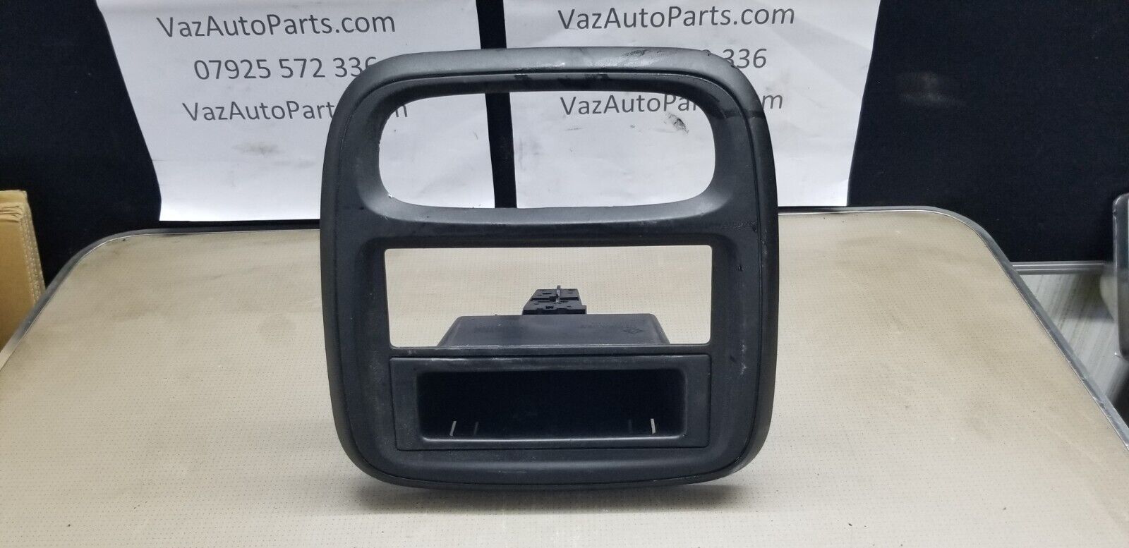 Renault Trafic MK3 2015-19 Vivaro B Dash Board Stereo Surround Trim 682603912R