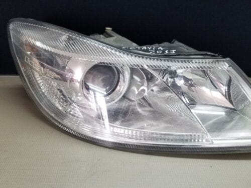 Skoda Octavia MK2 (2011) Driver Side Headlight 1Z2941016F |O