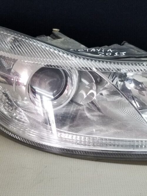 Skoda Octavia MK2 (2011) Driver Side Headlight 1Z2941016F |O