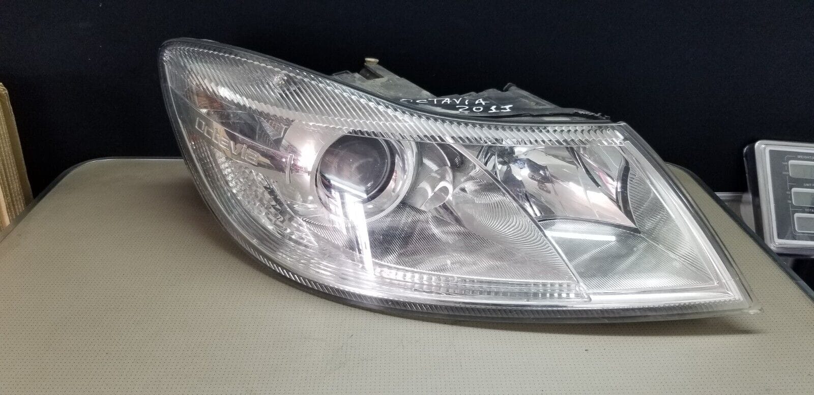 Skoda Octavia MK2 (2011) Driver Side Headlight 1Z2941016F |O